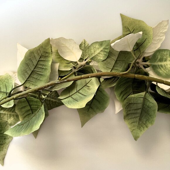 POINSETTIA HOLIDAY SWAG WALL DÉCOR ARTIFICAL CHRISTMAS - Picture 8 of 13